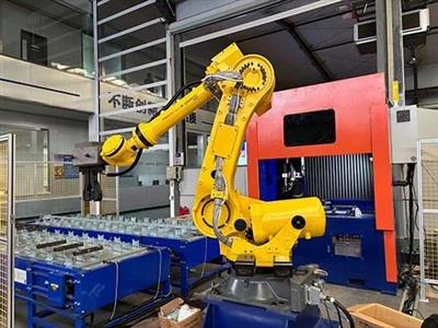 Robot Transport Oil Port Welding Machine