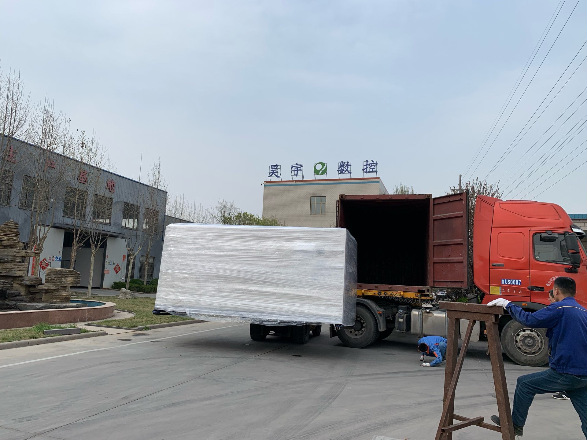 Shipping 5 Axis Automatic Welding Machine For Hydraulic Cylinder Piston Rod T...